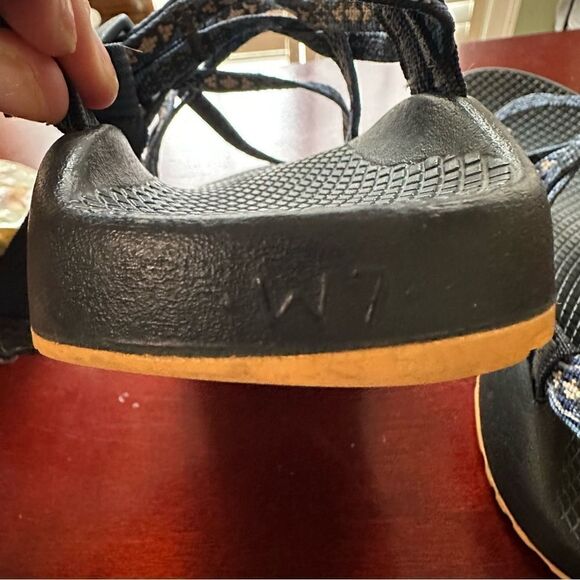 Chaco's Blue Pattern Sandals Size W7 - Picture 8 of 8